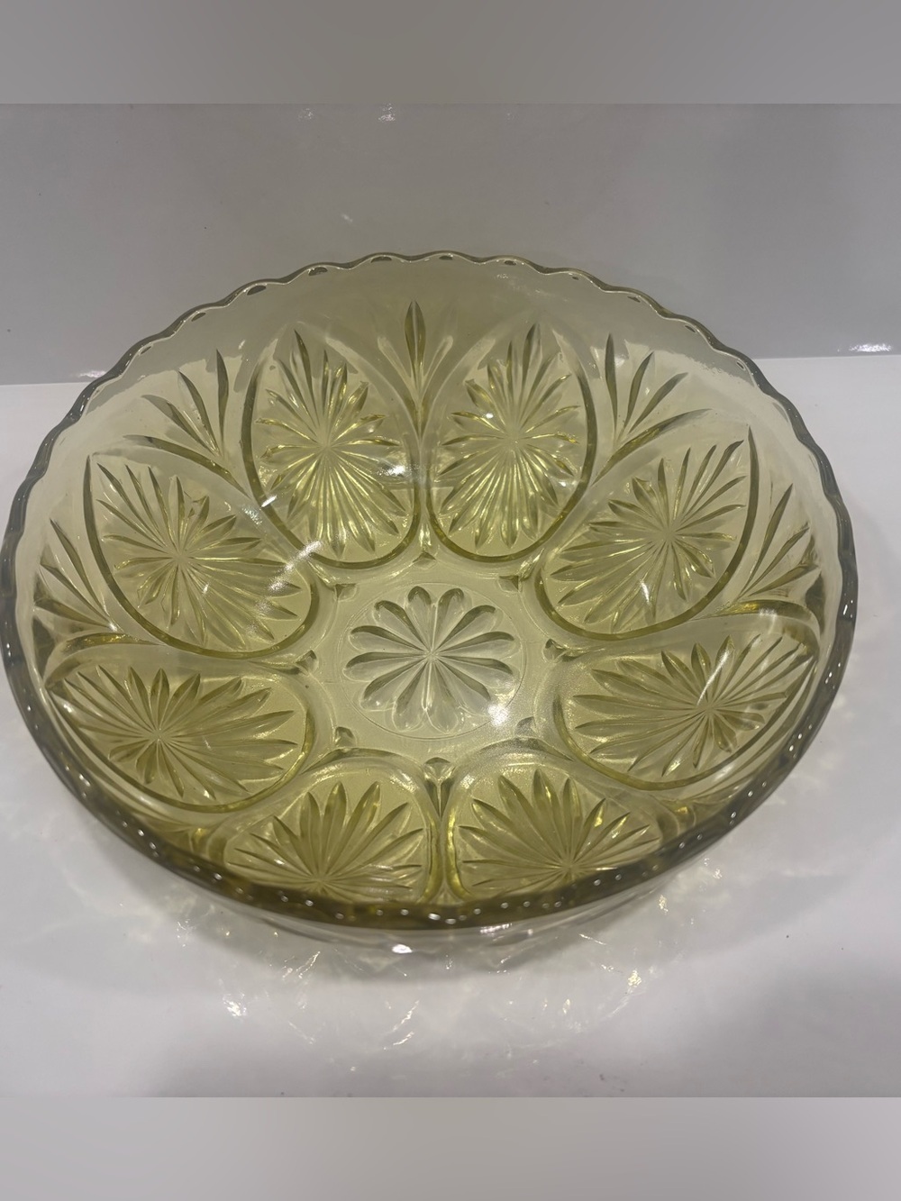 Vintage Mid Century Pale Yellow Pressed Glass Bowl 8” Heavy Starburst Design